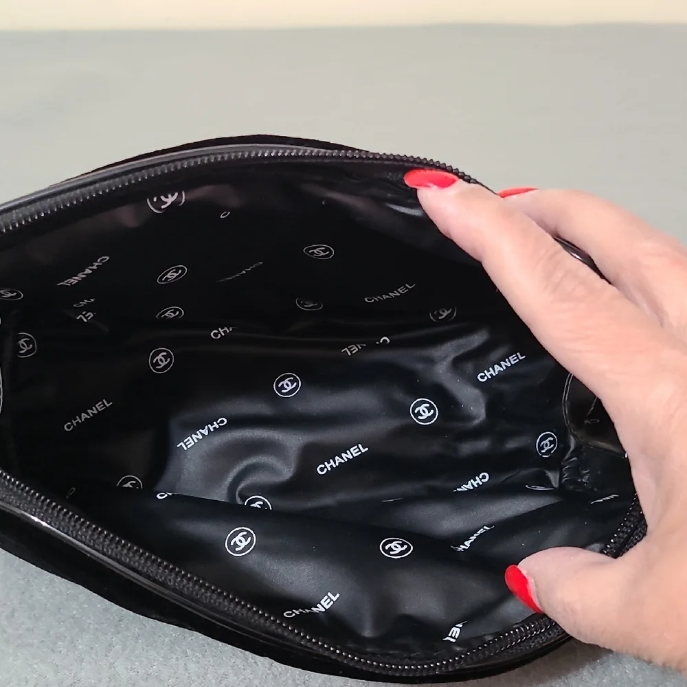 CHANEL Parfums Black‎ Velvet Cosmetic Makeup Bag